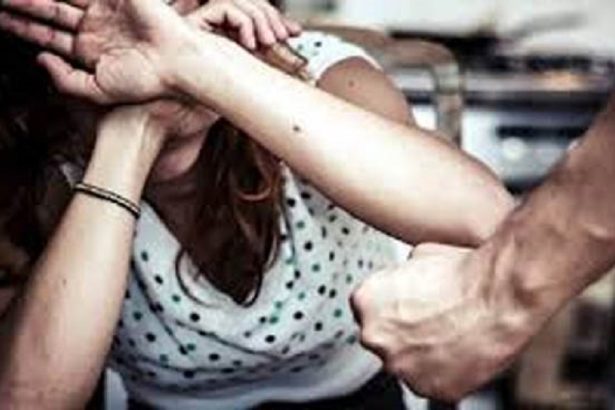 Doua incidente de violenta domestica Un barbat din Lunca la Tisa si a agresat sotia si soacra iar un tanar din Petrova si a amenintat fosta partenera