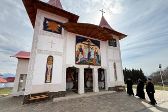 Vizite pastorale in Tara Lapusului PS Timotei Satmareanul in mijlocul comunitatilor monahale de la Satra Rohia si Rohita