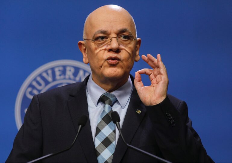 ancheta la conducerea dsu procurorii militari ar fi confiscat documente si telefoane inclusiv pe cel al lui raed arafat