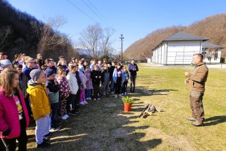 Aproape 1000 de elevi au explorat padurea in cadrul programului Saptamana Verde