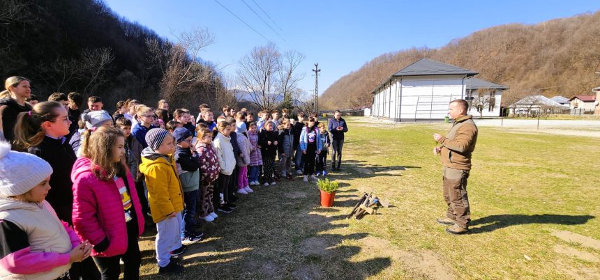 Aproape 1000 de elevi au explorat padurea in cadrul programului Saptamana Verde
