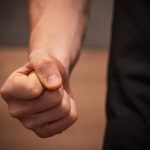 Conflict pe bulevardul Decebal din Baia Mare Doi barbati au agresat un altul in urma unui scandal spontan