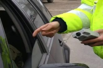 Depistat cu 047 mg l alcool in aerul expirat un sofer din Rus a fost transportat la spital pentru analize biologice
