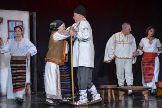 Fata babei si fata mosneagului la Teatrul de Papusi din Baia Mare