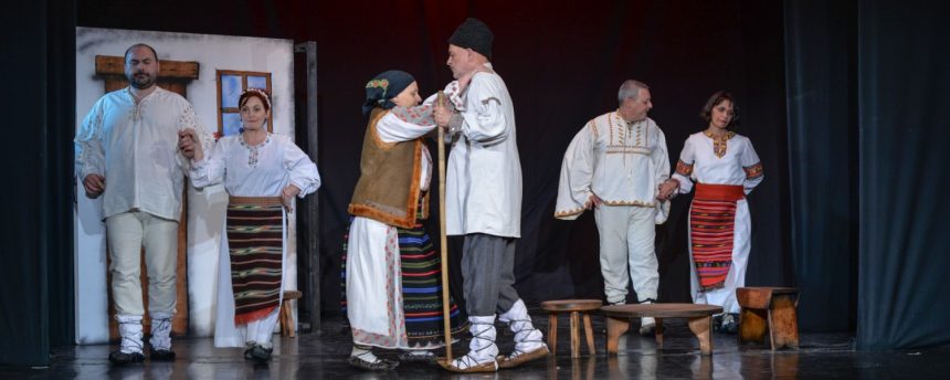 Fata babei si fata mosneagului la Teatrul de Papusi din Baia Mare