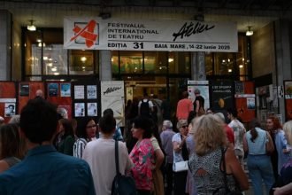 Gica Contra pe scena teatrala din Baia Mare EDITORIAL