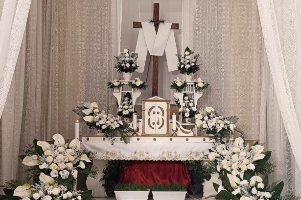 Maine Sambata Mare zi de meditatie pentru crestinii romano catolici Liturghia Invierii difuzata pe Maria TV
