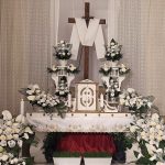 Maine Sambata Mare zi de reculegere pentru crestinii romano catolici Liturghia Invierii de la Biserica romano catolica Sfanta Treime din Baia Mare transmisa pe Maria TV