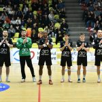 Minaur aduce veselie de craciun suporterilor