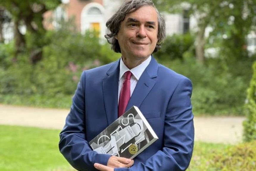 Mircea Cartarescu si alti autori romani prezenti la Festivalul de Carte de la Paris