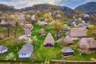Primavara in Satul de pe Dealul Florilor Traditii si culori la Muzeul Satului din Baia Mare
