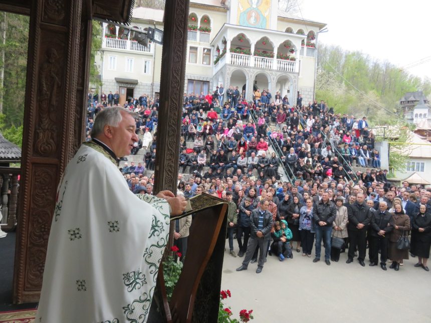 Program special la Manastirea Rohia de Floriile servicii religioase predica si cor barbatesc