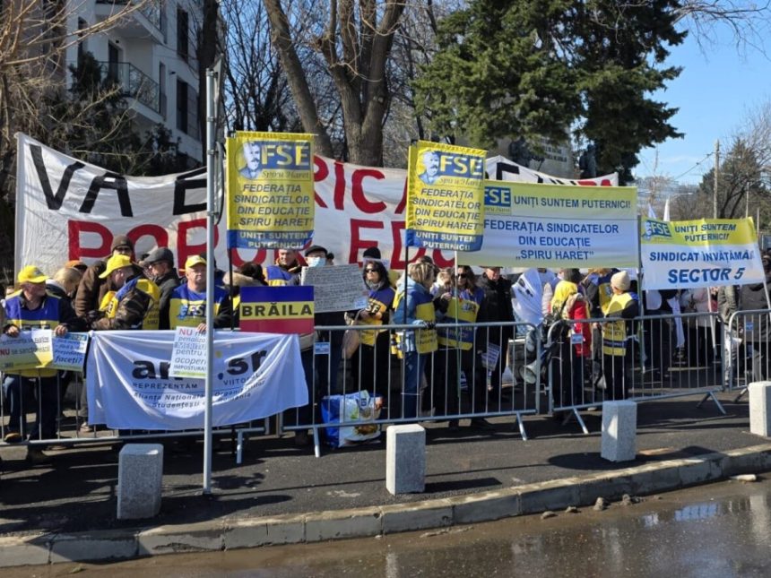 Protest al profesorilor astazi 28 aprilie in fata Ministerului Educatiei Sindicatele anunta greva generala in luna mai