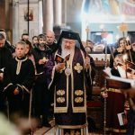 Rolul familiei subliniat in Pastorala de Pasti a IPS Andrei Tata mama si bunica ne sprijina in formarea identitatii noastre