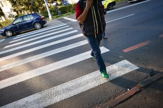 Un pas gresit poate avea consecinte Aciune a poliitilor din Baia Mare pentru siguranta pietonilor