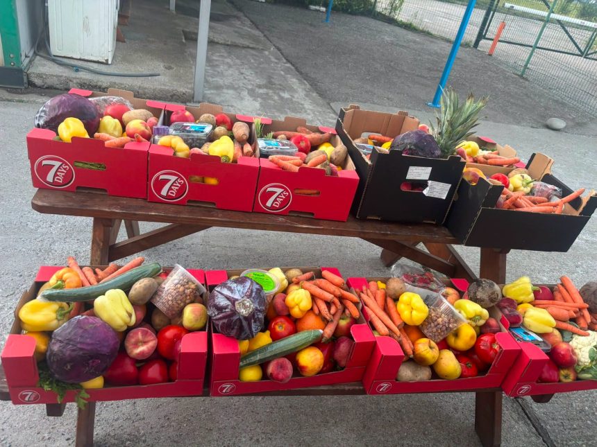 Produse alimentare salvate de la risipa au fost impartite in 10 familii din Maramures