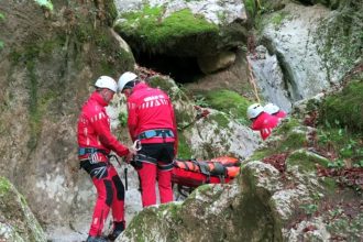 24 de ore de interventii pentru Salvamont trei persoane salvate cu elicopterul SMURD