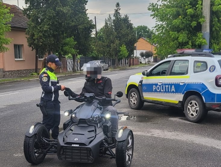 ATV condus fara permis pe o strada din Borsa soferul a primit dosar penal