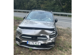 Accident in Pasul Pietris pe DN18B intr o curba periculoasa un autoturism a iesit de pe carosabil
