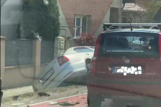 Accident pe DN1 in Lapusel Un autoturism a iesit de pe carosabil