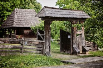 Ai fotografiat Muzeul Satului din Baia Mare Acum e momentul sa impartasesti cea mai frumoasa imagine