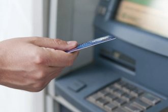 Alocatiile ajutoarele sociale si indemnizatiile vor ajunge mai repede la beneficiari in aceasta luna