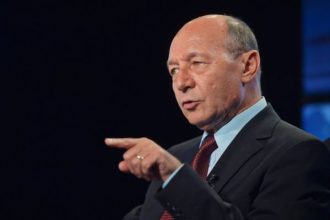 Batrnul lup de mare despre barjele de pe Dunare O mare prostie Acum le scufundati dar va trebui sa le si recuperati