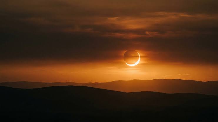 Eclipsa de Soare si ploaie de meteori Perseide in aceeasi noapte doua spectacole ceresti pe 12 august