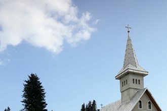Hram la Schitul Izvoare sambata 29 august PS Timotei Satmarenul va oficia Sfanta Liturghie
