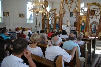 Hram si 20 de ani de la sfintirea bisericii din Copalnic Manastur PS Vasile Bizau Sa ne privim propria viata cu incredere