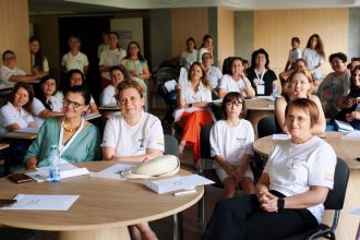 Jocuri cantece si invatare colaborativa la American Corner Baia Mare