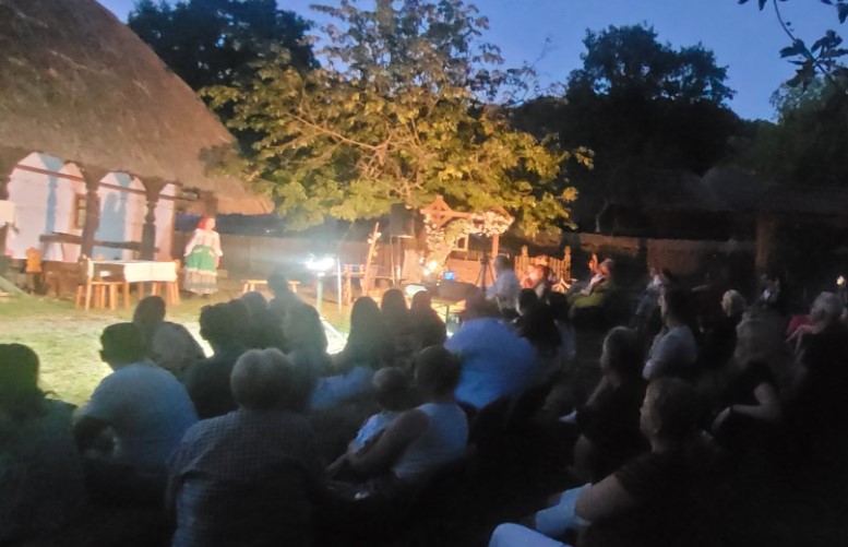 O seara de poveste romaneasca la Muzeul Satului din Baia Mare