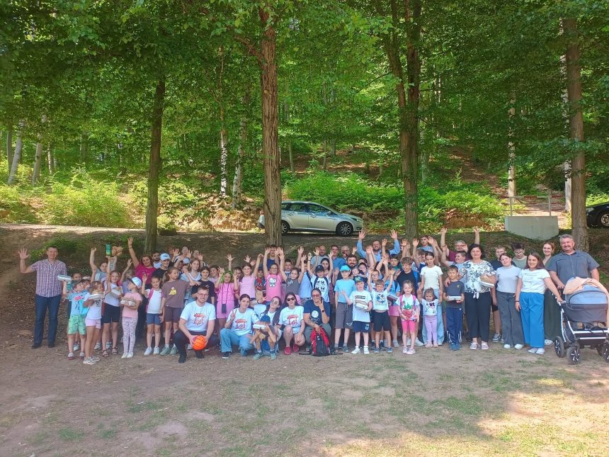 O var diferit pentru copiii din Maramures Strinii i au nvaat s renune la telefoane i s redescopere jocurile copilriei