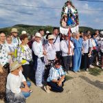 Pelerinii din Lapus calatorind spre Manastirea Nicula credinta rugaciune si solidaritate