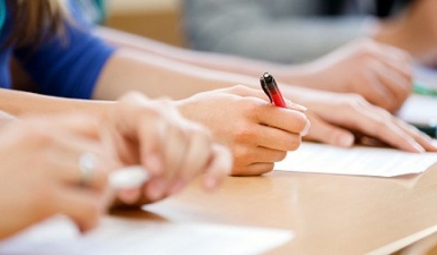 Peste 33000 de absolventi isi incearca sansele la Bacalaureat in sesiunea de toamna