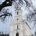 Preasfintia Sa Vasile Bizau va oficia Sfanta Liturghie la Giulesti cu ocazia hramului bisericii