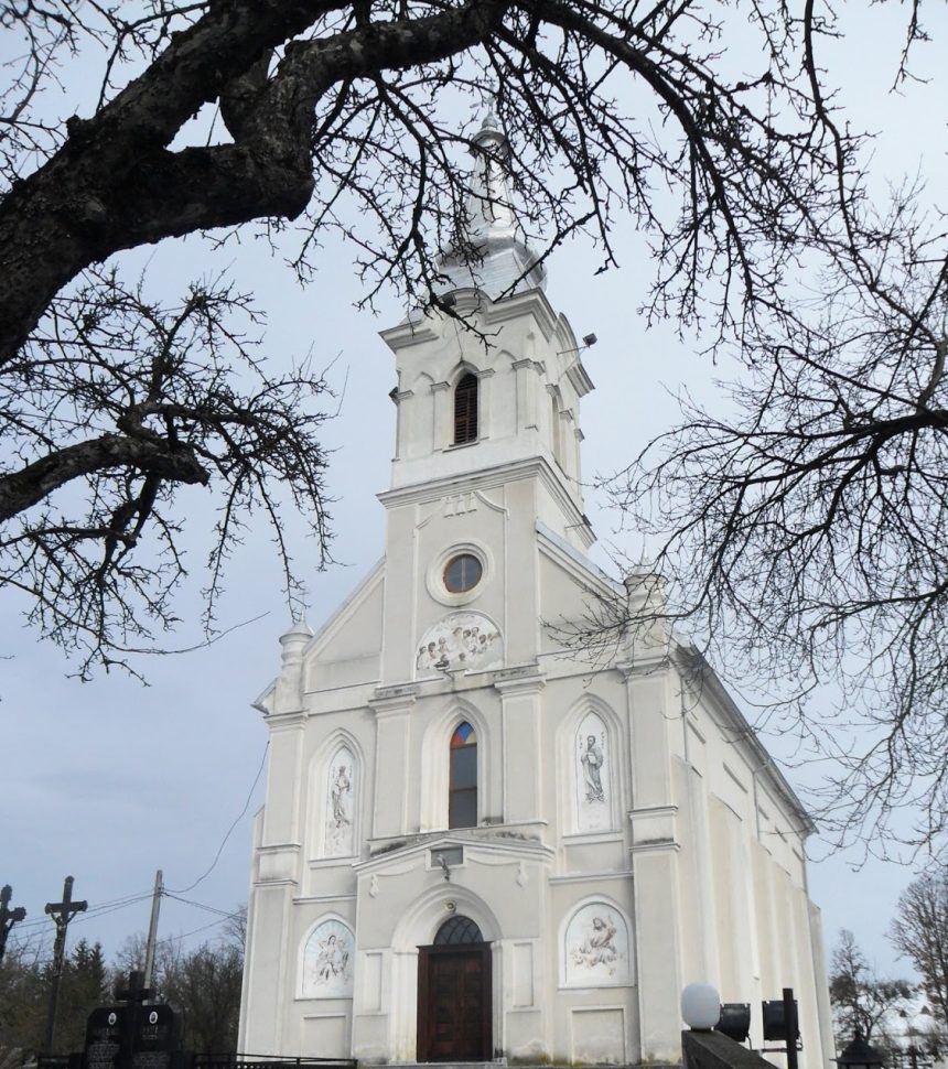 Preasfintia Sa Vasile Bizau va oficia Sfanta Liturghie la Giulesti cu ocazia hramului bisericii