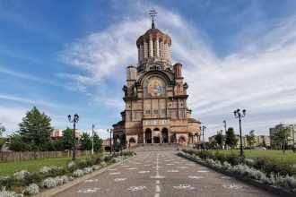 Programul liturgic al Catedralei Episcopale Sfanta Treime din Baia Mare pentru perioada 14 16 august