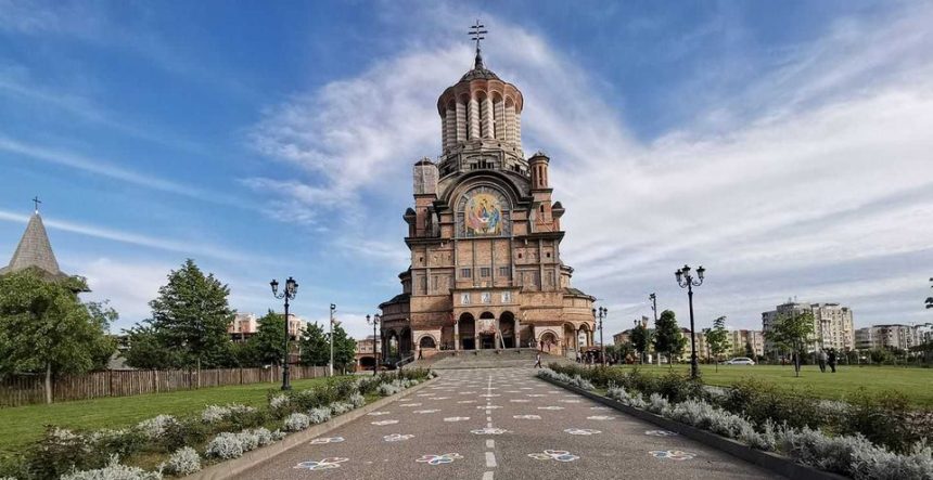 Programul liturgic al Catedralei Episcopale Sfanta Treime din Baia Mare pentru perioada 14 16 august