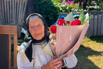 Satul Manastirea din Maramures sarbatoreste o noua centenara La 100 de ani matusa Dote a impresionat pe toti recitand o balada invatata in copilarie