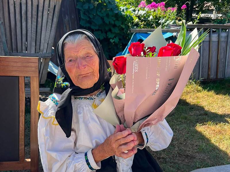 Satul Manastirea din Maramures sarbatoreste o noua centenara La 100 de ani matusa Dote a impresionat pe toti recitand o balada invatata in copilarie