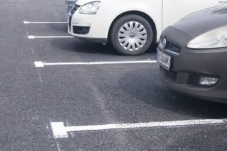 Schimbari in semnalizarea rutiera si amenajarea unor locuri de parcare pe strada Teatrului