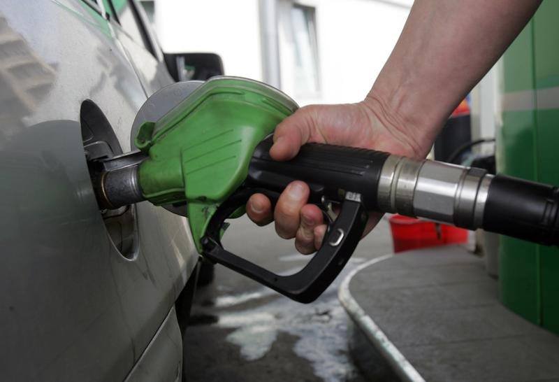 Soc pentru soferi Preturile la benzina si motorina au crescut considerabil in numai 24 de ore