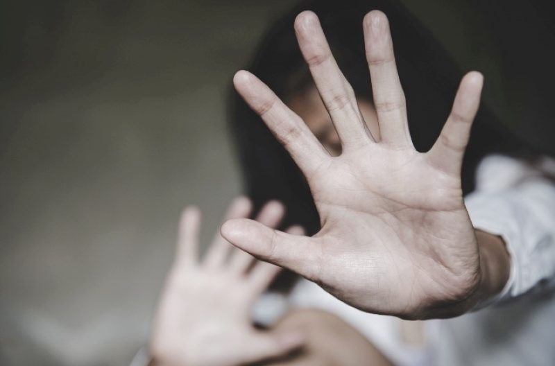 Sot investigat pentru violena domestica si ametintare dupa ce ar fi agresat o pe sotie