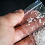 Tanar de 23 de ani prins de jandarmi cu o substanta posibil interzisa la Targu Lapus