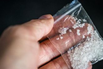Tanar de 23 de ani prins de jandarmi cu o substanta posibil interzisa la Targu Lapus