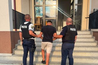 Urmari re ca in filme in Borsa Un sofer cu permisul suspendat a lovit autospeciala Politiei cu masina