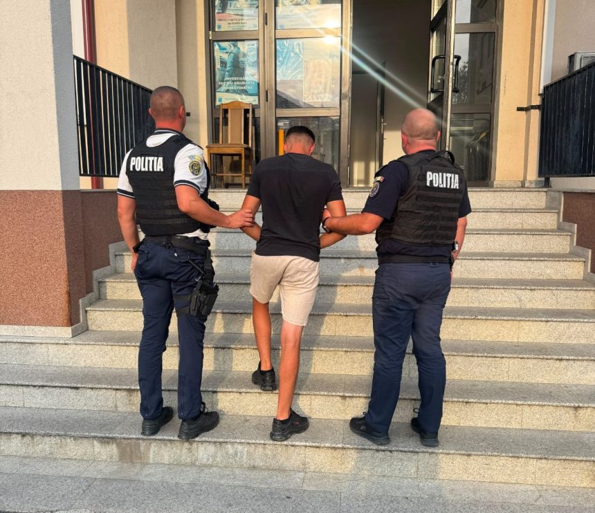 Urmari re ca in filme in Borsa Un sofer cu permisul suspendat a lovit autospeciala Politiei cu masina