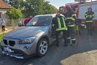 impact devastator intre un tir si o masina la ciuperceni pompierii lau scos pe sofer dintre fiare