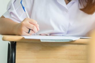 sesiunea de toamna a bacalaureatului continua cu examenul obligatoriu